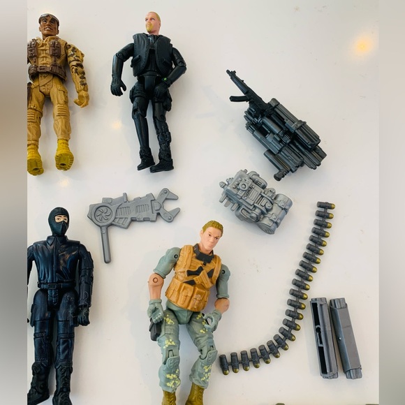 Vintage GI Joe Action Figure Lot w/ Mixed Toy Soldiers & Accessories. - Picture 5 of 10